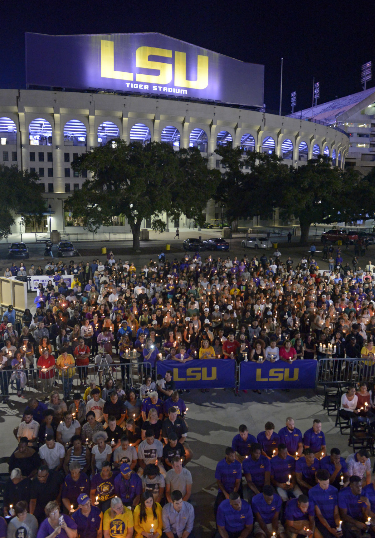 lsusimsvigil.100318_HS_179.JPG